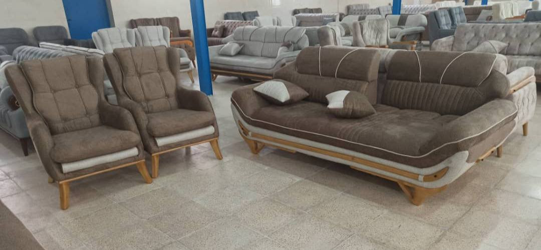 تم تنزيل البضاعة ( جمله - مفرد) 
🛋️ التخم التركي الفاخر 🇹🇷

✔ 10 مقاعد فخمة بجودة عالية وتصميم راقٍ

✔ القاعدة: هيكل حديد متين وقوي 

✔ الإسفنج: سوفت طبي مريح جدًا، مثالي لأصحاب الوزن الثقيل

🚚 التوصيل: مجاني حتى باب البيت!

💥 لأصحاب الذوق الرفيع وعشاق الأناقة! 💥

       اجعل منزلك أكثر فخامة وتميزًا 

📢 متوفر تجهيز جملة ومفرد

📍 العنوان:  ناصريــــــة  شــــارع 30

              مجمع علي الشويلي 

              مجاور مكتب الصدرين للعقار

*********** 

***********
