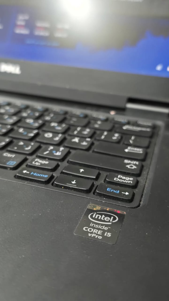 حاسبة للبيع 
_ معالج core i5 
_ ذاكرة ssd 128
السعر مناسب جدا للي يريد الجهاز خاص او يتصل على هذا الرقم 
***********
