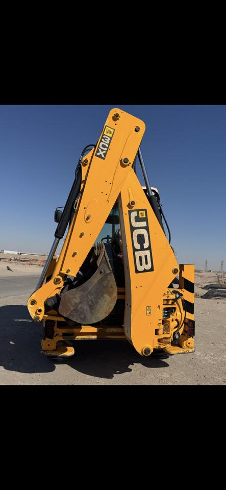 سلام عليكم.   جي سي بي للبيع مديل 2011 مكفوله كفاله عامه   كير عادي  مشتغله 3000ساعه نضافه 90‎%   لاستفسار اتصل ع رقم ***********
