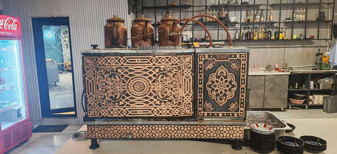 سلام عليكم
قسم بارستا كامل مكمل 
بس تحطهن وتفتح 
مع الكاونتر والديكور ومواعين وكلاصات وكل ما يتعلق بالبارستا. 
العنوان كربلاء 
للاستفسار 
*********** واتساب
