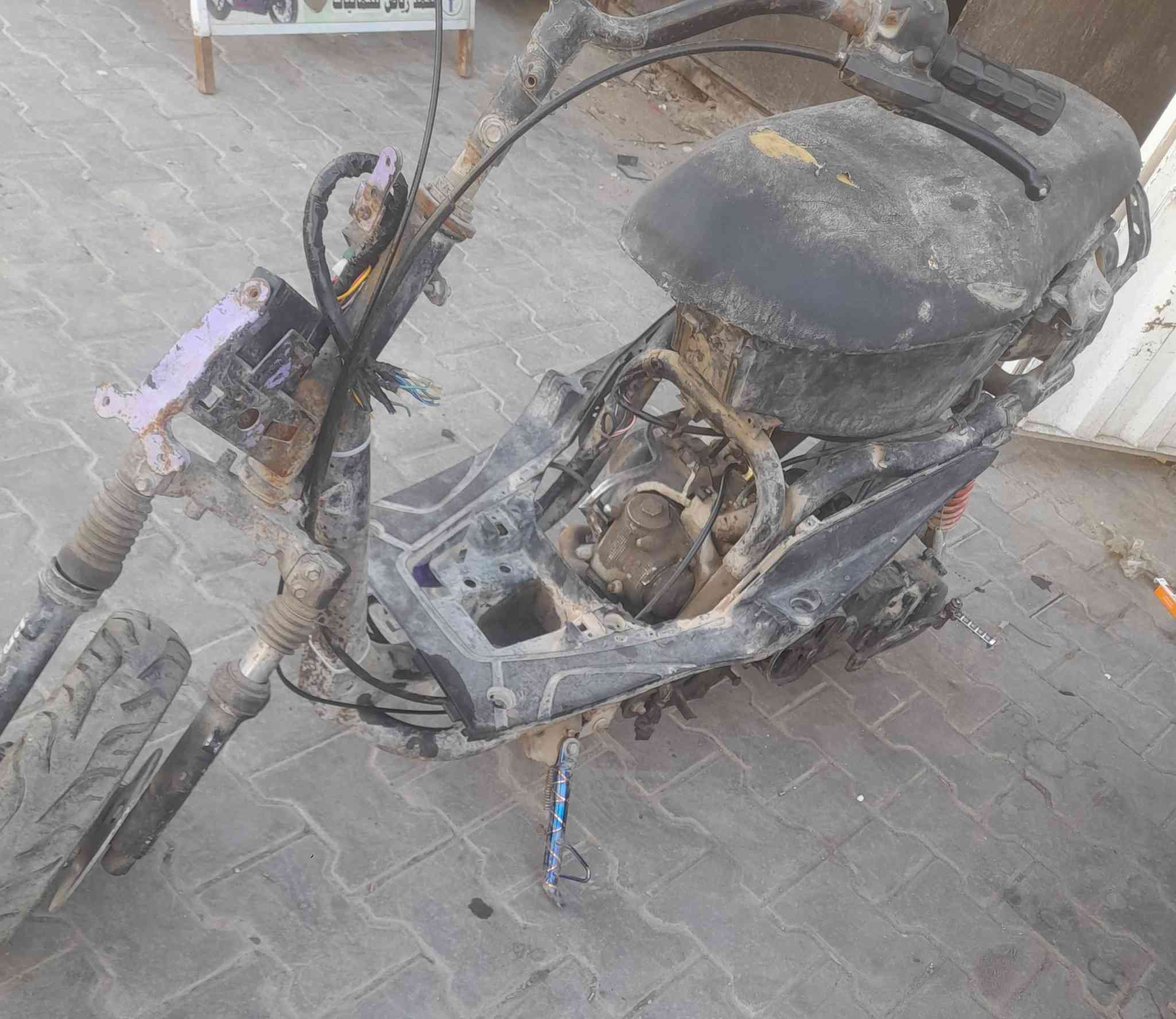 دراجه  ماكس منغولي متروكه ابيع كوم حديد بس شغال المحرك
ياباني  الشاصي بي لحيم ماعليه شي ابيع نفس ما بصوره 

 تايرات نازلات  يعني مال تعمير

السعر ١٢٥ قفل قفل

كربلاء سيف سعد ***********
