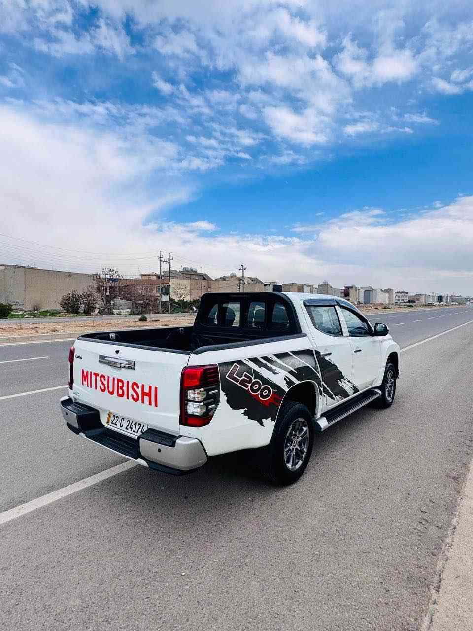 mitsubishi 2020
رەقەم هەولێرە 
بێ بۆیاخە 
 گێرو مەکینەو کارەبای بەشەرتە 
١١٤ هەزاڕ ڕۆشتوە 
سعری ١٩٣ ورقە 
شوێن سەیارە هەولێر 
***********
*********** أربيل, العراق
