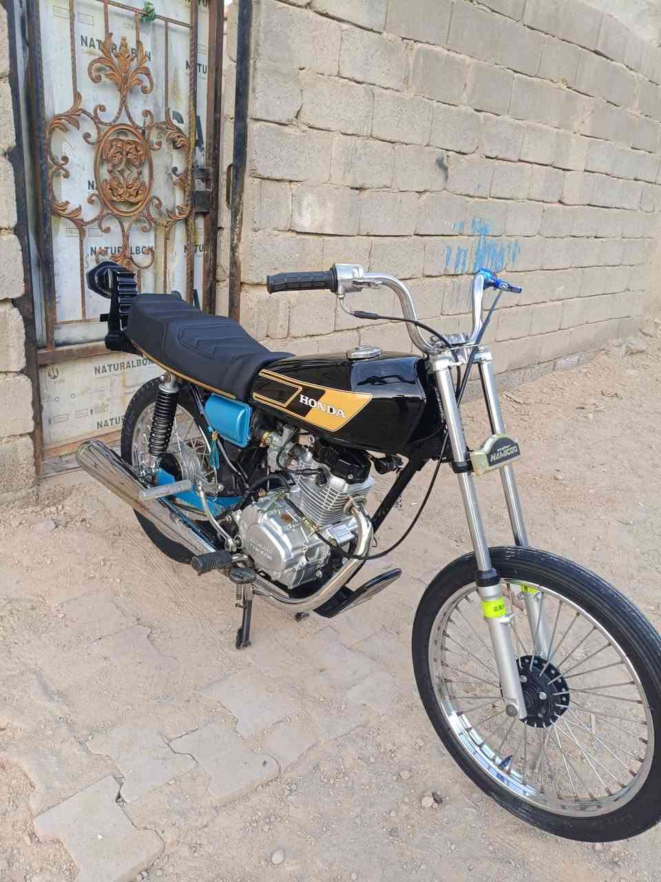 سلام عليكم شباب دراجه سيجي نامه رقم وسنويه مديل21 دراجه متعوب عليه توا معمره ودراجه صاكه لأبيه رجه ولا رجفه بلمشي صلوات علاه محمد جامده ودراجه للواقع بعد أحله هواي
رقم وسنويه للبيع سعر/مليونين وبيه مجال مكان بصره الجبييله
***********واتساب
