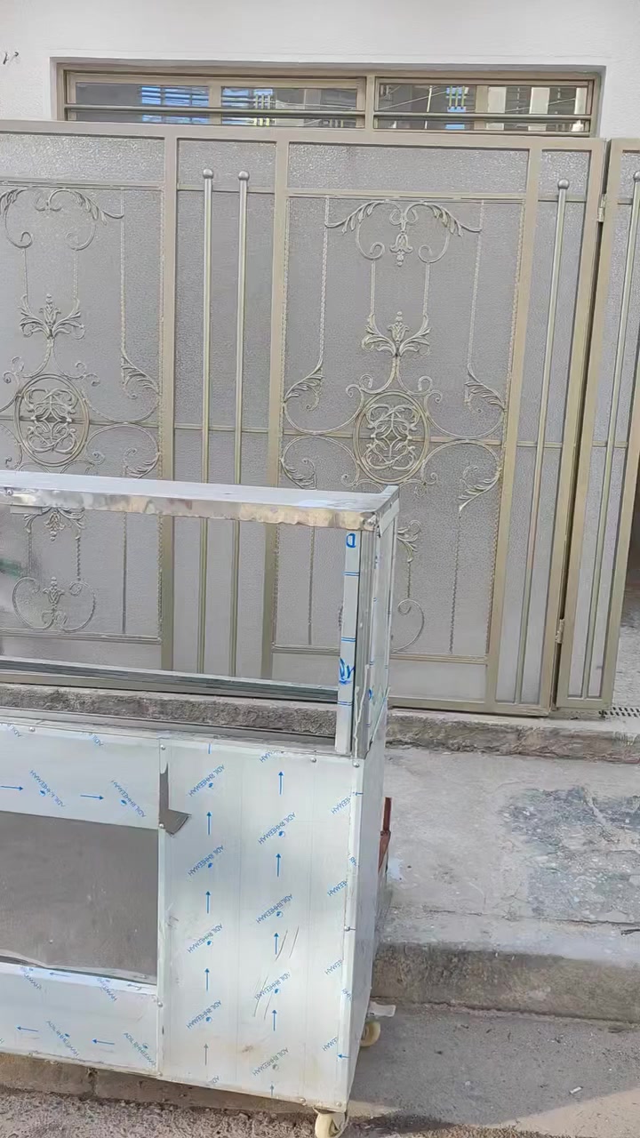 دار للبيع مساحة ٨٠ متر مربع
ملك صرف زراعي سند ٢٥ اقرار محكمة
الواجهة ٥ متر والنزال ١٦
-الموقع: شارع الوائلي ثالث دار داخل الفرع (قريب عن الشارع العام)
_ الخدمات كاملة :(ماء ٫كهرباء ٫مجاري، تبليط) مع العلم ان عرض الشارع ١٠ متر
- الطابق الأول :طرمة، صحيات خارجية
مدخلين، استقبال، مطبخ، صحيات داخلية، غرفة
- الطابق الثاني.: غرفة، صحيات، حولي كبير
للاستفيار. الاتصال على مكتب الفجر الجديد الهندسي للعقار والنقاولات
Mobile.***********
 Mobile ***********
