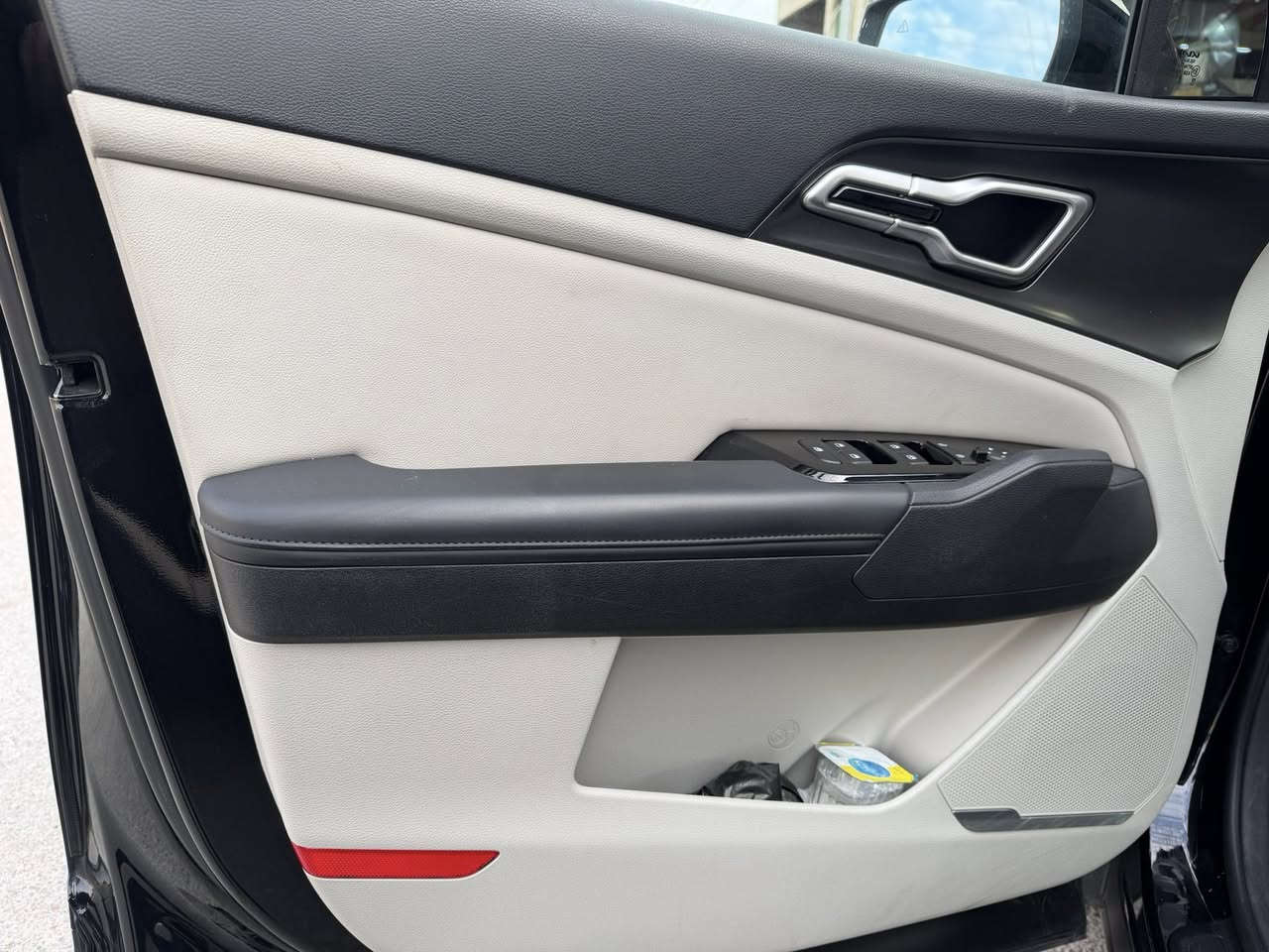 سبورتج ٢٠٢٣ رقم اربيل ماشية تقريبا ٣٧ الف ميل باسمي سنويه وهزة جديده اني مرقمها صوره الضرر مرفقه..السياره جديدة ترايها زيرو وحلوه وكامله من كل النواحي ومواصفات اضافية تدفئه كشنات وشاشه متصل وتحكم تبريد جهتين وبصمه دخول وتشغيل وترحيب وكشنات جلد بيجي سايد بريك بصمه واتو هولد وحساسات ٣٦٠ درجه وقياده ذاتية وشاحن لاسلكي وكاربلاي .. بيع فقط بدون مراوس سعرها ٢٠٠ ومجال قليل تحويل مباشر.. اي استفسار حاضر وبالخدمه


**إذا كنت صاحب هذا الإعلان وتريد حذفه لأي سبب، رجاءا أرسل رسالة إلى الدعم الفني**