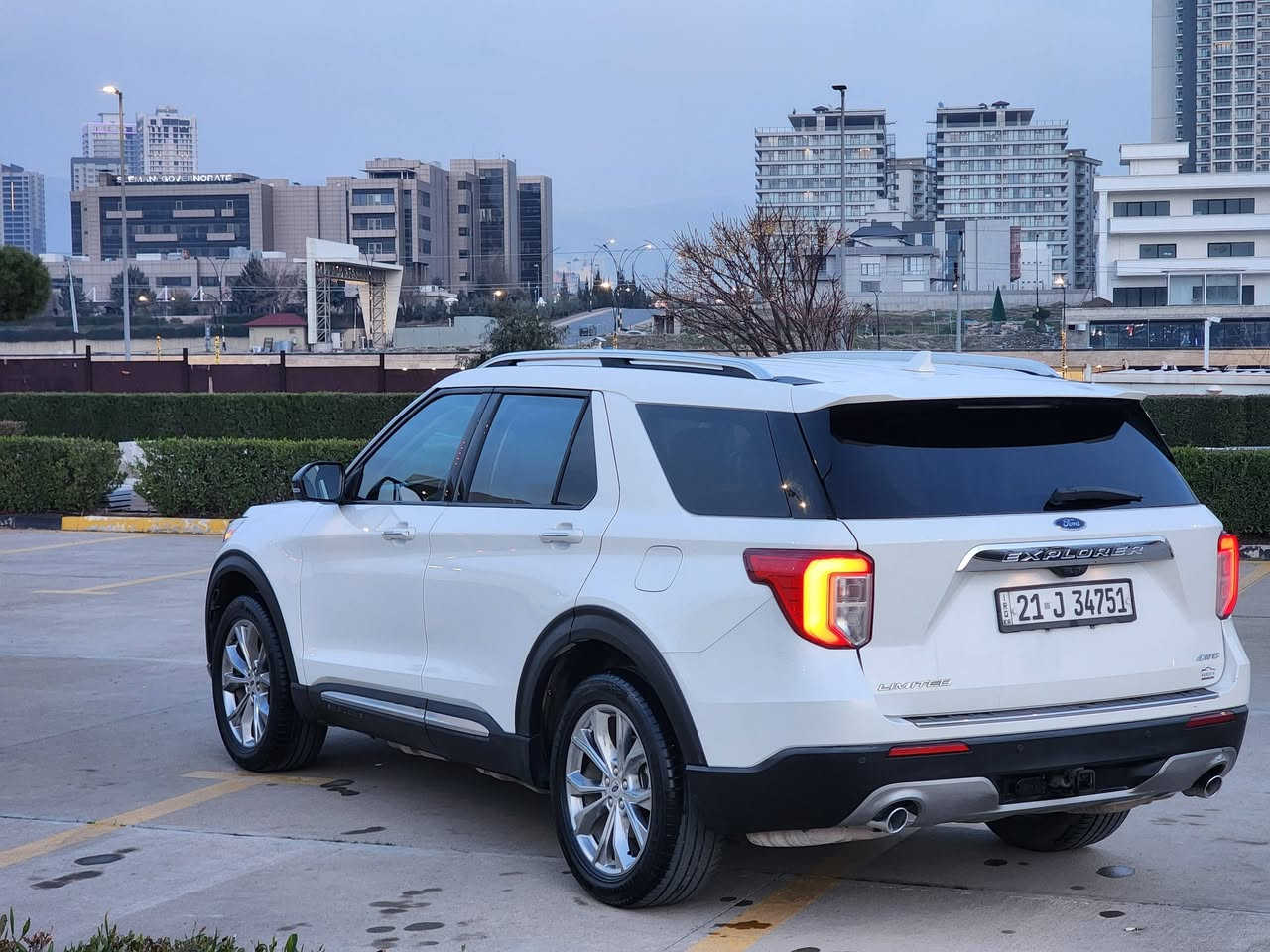Ford explorer 2021 Limited
بەس فرۆشتن بێ گۆڕینەوە 
فول فول مواسەفات
5 کامێرا (360پلە) 
کامل رادار و حاسە
کوشن سارد و گەرم
كوشن غه سن
سوکان هیتەر
تەبرید مەرکەزی
پانۆراما 
ئۆتۆ ستارت ستۆپ
5 مۆدی لێخوڕین 
ئاوێنە کارەبا 
سێ ڕیز کوشن (VIP)
کوشن کارەبای 
خەتی جادە و سوکان ڤۆلیۆم 
مەکینە 2.3 تۆربۆ 4 پستۆن 
2 پەڵە بۆیاخی هەیە 
هەموو ئێرباگیەکانی تەقیوە 
 96.000کم ڕۆیشتووە 
شوێن سلێمانی 
 نرخ 230 کەمێک معامەلە 
  ***********
