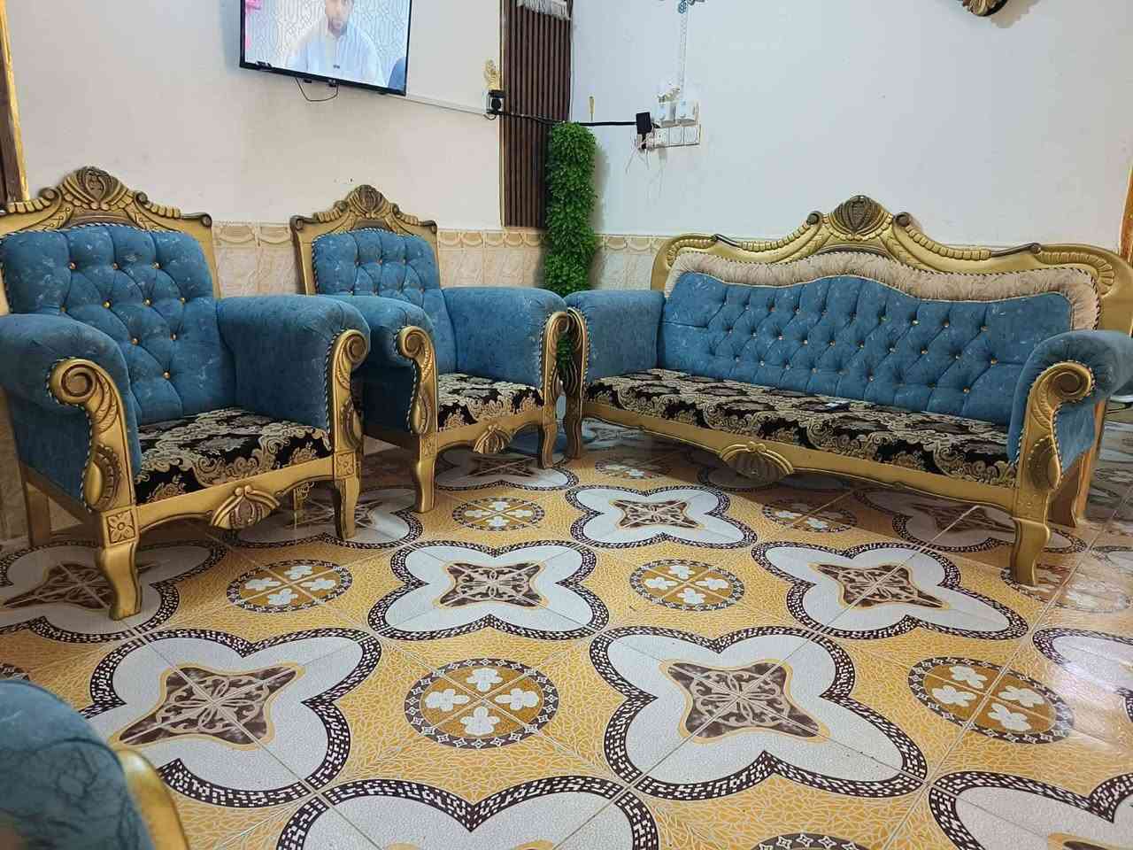 للبيع
تخم ملكي زان ١٠مقاعد 
***********
