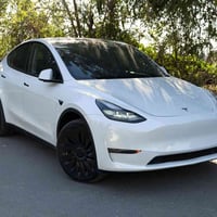 للبيع Tesla Model Y Dual Motor الموديل:- 2024 العداد:- 24.000Mile ( دخ...