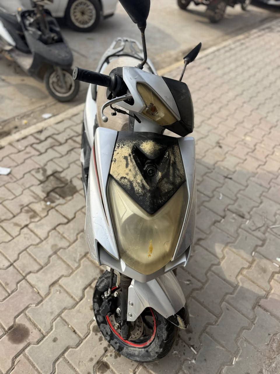 دراجة لبيع كل عيب مابي سلف هندر شغال كهربائيات كلة شغالة سعرة ٢٥٠ وبي مجال  ***********
