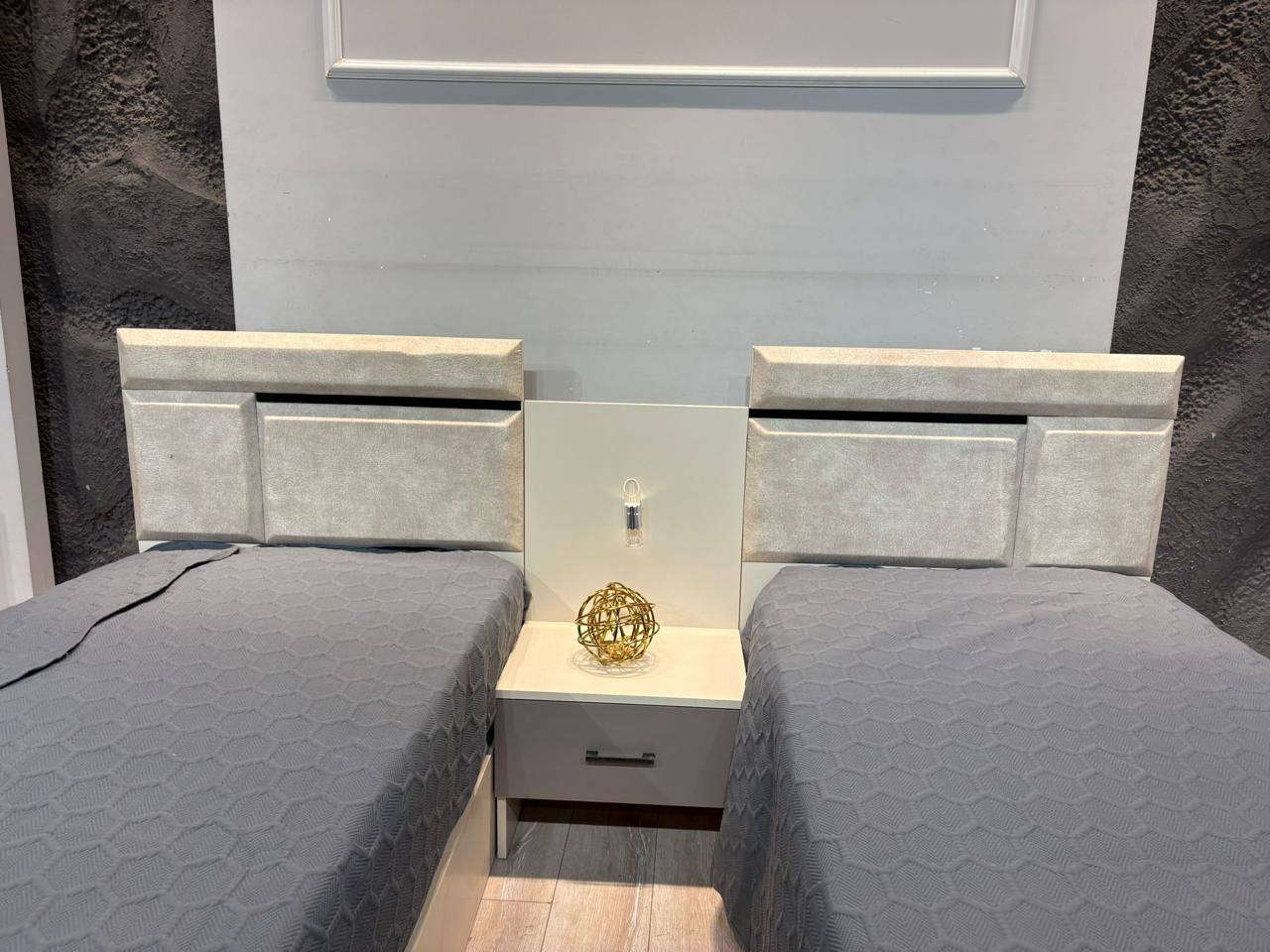 اهلاً وسهلاً بكم زبائننا ✨
تقدم لكم مجموعه الزيادي للااثاث التركي

        ♦️🔈 *تم وصول*🔈♦️

*موديل لازور ابيض و كبشينو شبابي  * 
 
♦️ 5 قطع ابواب شبابي 
♦️ كنتور220  سم صافي  
♦️ ميزت تواليت نفس الصوره 85 سم 
♦️ كومدي عدد 1 مع ظهر إنارة 
♦️ سرير 95*195 سم عدد 2

تركي 🇹🇷 اصلي

⚠️ ملاحظة: البيع بالنقد فقط 🚫

📲 راسلنا الأن وأحصل على كافة التفاصيل - او شرفنا بالزيارة 📍 العنوان نجف 
الاستفسار مراسله الصفحه او تصال📞
***********📲
