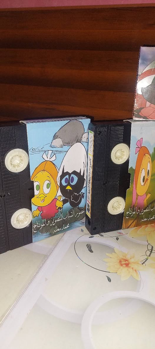 من النوادر
للبيع 
ب كاسيت ال VHS الكبير الفيلم 🎥 مغامرات ( كالميرو  )  جديد غير مستخدم عدا الفحص ب النسخه الاصليه
القصه : 
كاليميرو مسلسل رسوم متحركة تلفزيوني يدور حول دجاجة ساحرة لكنها تعيسة الحظ
، وهي الدجاجة السوداء الوحيدة في عائلة من الدجاج الأصفر. لا يزال نصف قشرة بيضته عالقًا على رأسه. ظهر كاليميرو لأول مرة على البرنامج التلفزيوني الإيطالي كاروسيلو في 14 يوليو 1963، وسرعان ما أصبح رمزًا شعبيًا في إيطاليا
سعر الكاسيتات (ع الخاص ) 
خدمه توصيل لكل المحافظات في العراق 🇮🇶 ودول الخارج 
مع شركه الامزون للتوصيل السريع .
للاستفسار اكثر مصور الشباب ميسان شارع المرور القديم حي المعلمين . ***********
***********   إتصال واتساب تلكرام محمدمعله
!

