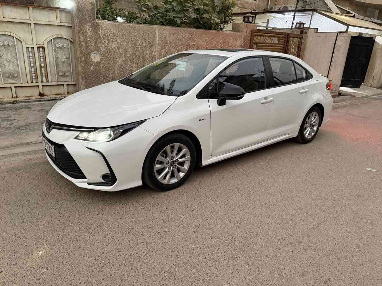 كورلا هايبرد شكل خليجي فوووووول دبل كشن كهرباء 
سلايد روف 
بصمه
شاشه و كامره ع بغ 
كشنات جلد كهرباء 2 
وبعد بيه موصفات 
السعر 148 مجال بسيط 
مكان سياره بغداد حي العامل الاتصال رقم ***********

