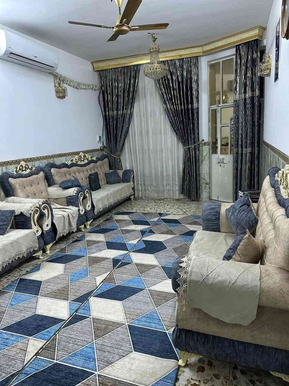 السلام عليكم الدار اللبيع
المساحه 144 
الدار اول بيت مقابل مدرسة 
مدينة الصدر قطاع 68
تفاصيل البيت 

الطابق لأول ستقبال مطبخ حمام خارجي. حولي 5متر غرفتين نوم حمام داخلي

الطابق الثاني 
غرف نوم 4
صاله 5متر
حمامه وتواليت 
 

طابق الثالث 
بيتونه 6متر
 
بناء جديد 

للاستفسار 
    ***********
