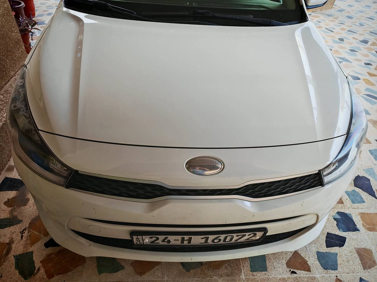 ​🚗 للبيع: كيا ريو (KIA RIO) موديل 2020
المواصفات:
​اللون: أبيض
رقم دهوك سنويه ٢٠٣٠ تسقط 
​الوارد: أمريكي (ليبل واحد بالكامل).
​المسافة المقطوعة: 50 ألف ميل فقط (سيارة بعدها بنشاطها).
​المحرك: اقتصادية جداً وعملية.
​حالة البدي والضرر:
​الضرر: حادث خلفي بسيط موضح (قبغ الصندوق مع جاملغ خلفي يحتاج اعادة صبغ).
​الصبغ: صبغ القطع المتضررة مع وجود قطعة "كلير" فقط للحفاظ على جمالية اللون وتناسقه.
​الأهم: البجم كبس (وكالة) وغير مفتوح نهائياً، السيارة من الأمام سليمة 100% وكافة الإيرباغات سليمة.
​الشواصي واللغود: سليمة وبشرط الفحص.
​الحالة الميكانيكية:
​السيارة بحالة الوكالة، محرك شرط حجم 1600 بانزين عادي وكير شرط وتبريد (ثلج) وصدر بشرط الفحص.
​جاهزة من كل النواحي وما محتاجة أي صرف.
​💰 السعر المطلوب: [ 119 ورقة] (قابل للتفاوض البسيط للجادين).
📍 المكان: [ موصل / حي المصارف].
📞 للتواصل: [***********].
