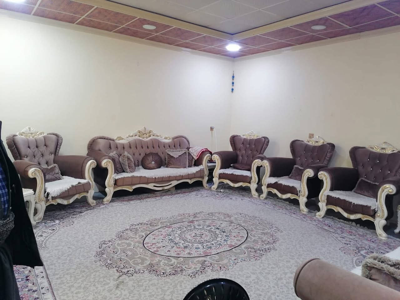 #دارللبيع
خانووى دوو نهوم بو فروشتن له گه ره كى ده روازه فرع نه هرو سپورت كولانى فول خدمات نزيك  شه قامى ده روازه

روبه رى 230 متر 

پيكهاتوه له :- 2 ژور نوستن - هول - مطبخ - ميوان - گه راج
نهومى دووه م 2 ژور نوستن - مطبخ

نرخ 130 مليون 

بوزانيارى زياتر په يوه ندى بكه ن به عقارات ستار اكرم بازرگان

📍ناونيشان : كه ركوك بازارى ئازادى ته لارى ئاسو

***********
***********
