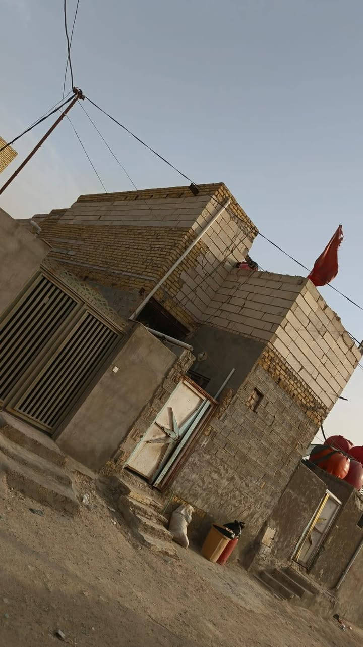 سلام عليكم بيت مساحة 55 متر بحي رحمه بشارع حمزء القصاب 37 رقم ***********
