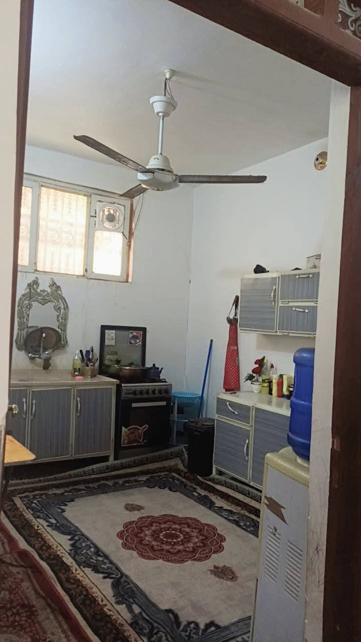 بيت طابقين بالجمعية بشارع علوية منجل 
فوك مشتمل كامل غرفه ومطبح وصحيات وصالة وسطح 
وجوة غرفتين ومطبخ وصحيات 2 وصالتين واستقبال بناء مرتب  *********** ديوانية, القادسية
