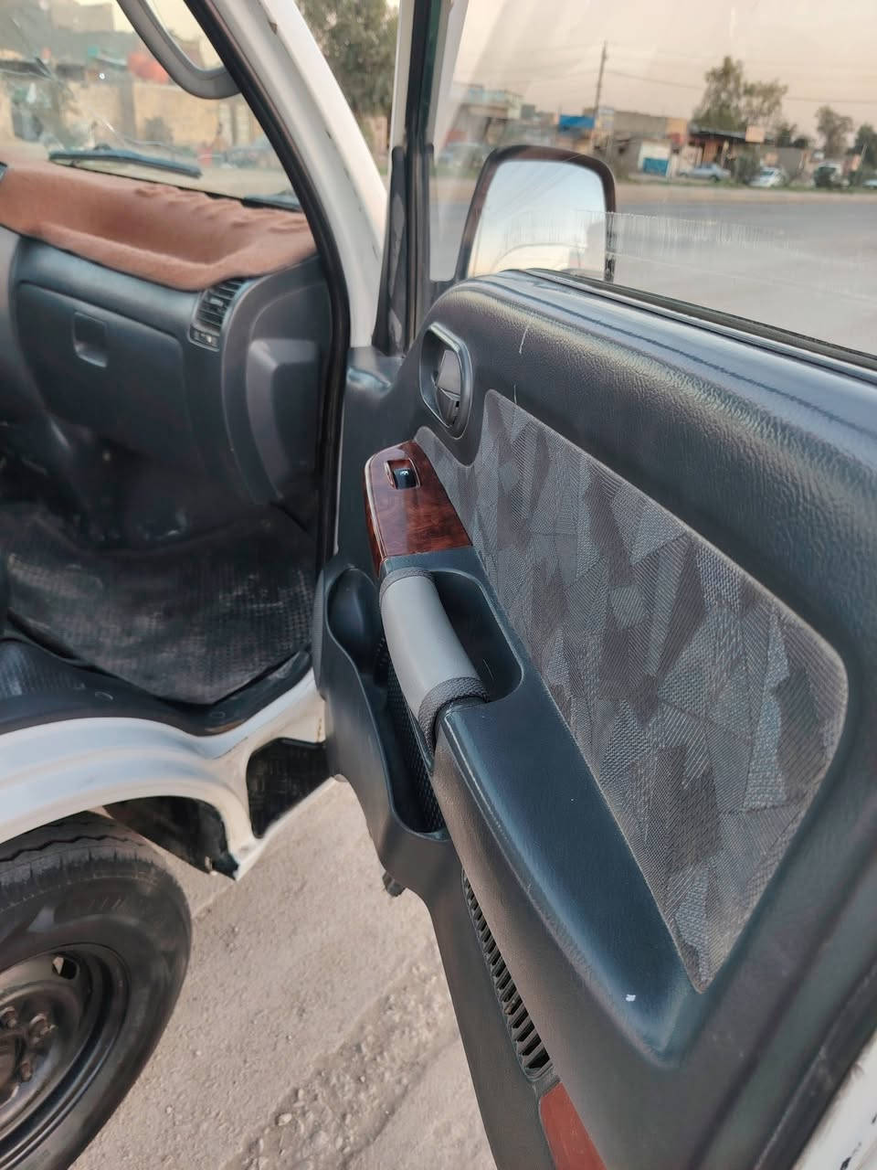 السلام عليكم
كيا رقم واسط باسمي كير ومكينه وشاصي مكفولات السيارة تخم تاير السنوية ل 27 هزة جديدة السيارة مكفول من الصبغ والضربه  السيارة مال جناي مكاني بغداد
السعر78
 ***********
