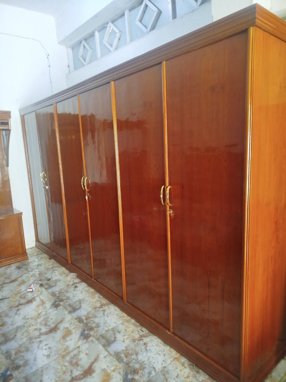 غرفه أم سته تزكام
للبيع سعر 1150وبي مجال
ضهر جرجوبه شد براغي 
العنوان العزه القديمة 
***********
