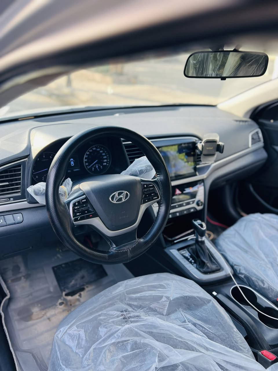 النترا موديل 2017 امريكي سياره كلين لمتت فول مواصفات بصمه. تحكمات فتحه تشغيل عن بعد  حادثها دعاميه اماميه بدون دواخل فقط محرك دوش 200 المرغوب ماشيه 138 الف كم رقم انكليزي السعر 137 مكان السياره بغداد لتواصل ولاستفسار *********** ولاتساب ***********
