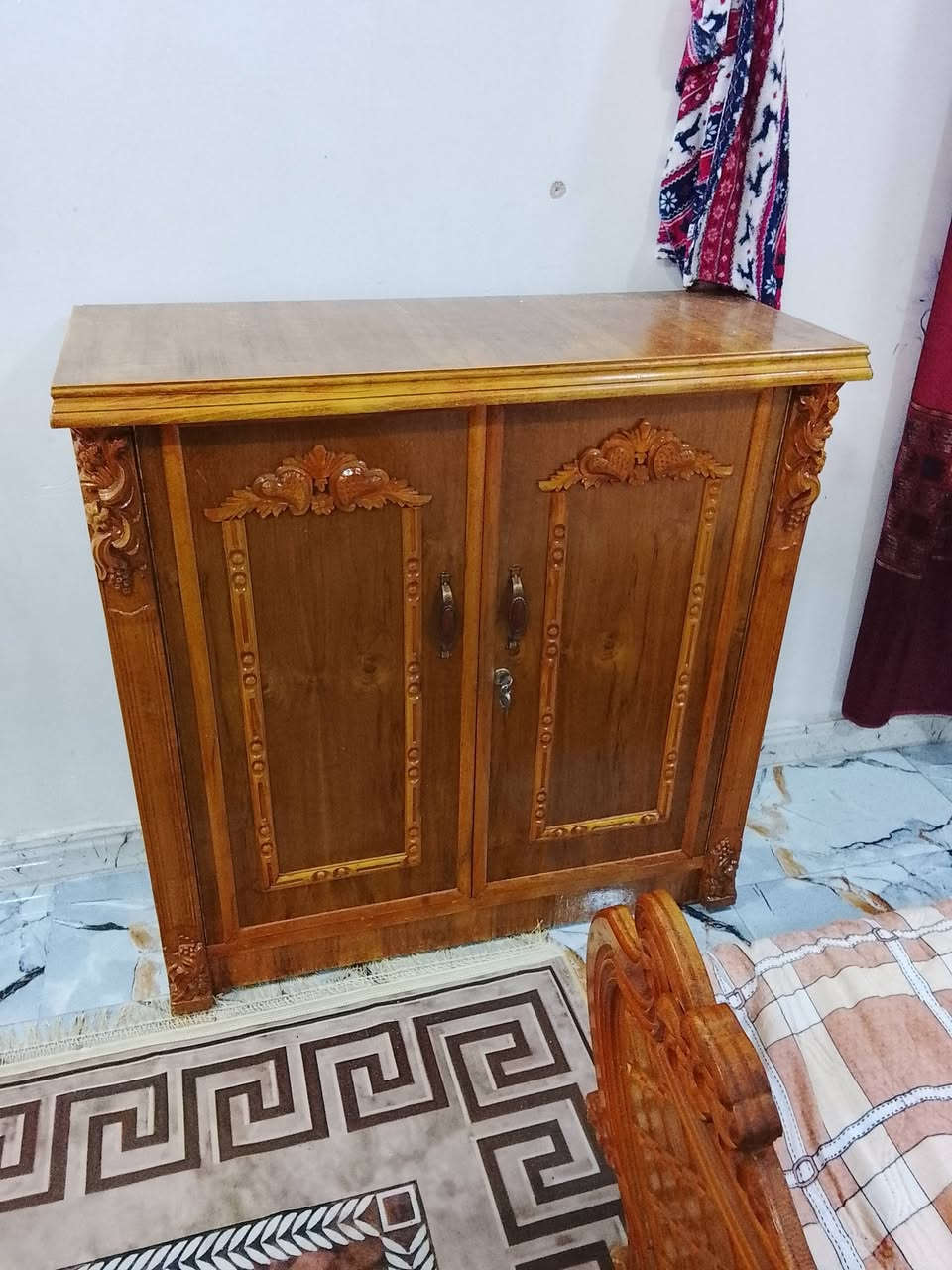 السلام عليكم غرفة أخشاب مستخدمة للبيع مشتريهة ب٣ملاين سعرهة مليونين أو بيهة مجال قليل *********** مكاني بغداد
