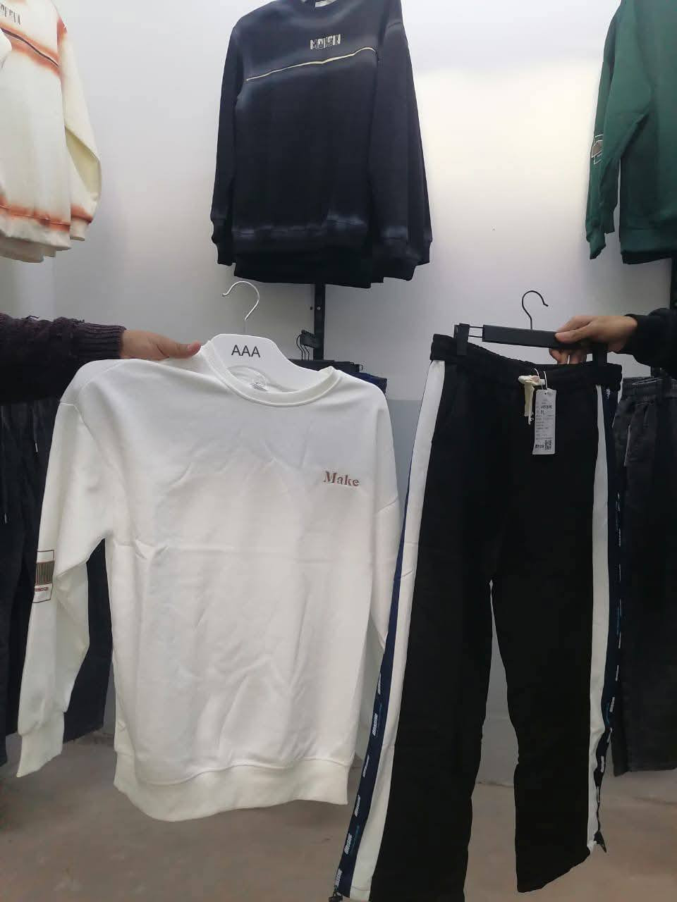 السلام عليكم
#اعلان_مدفوع_الثمن🤩🤩
بسم الله الرحمن الرحيم 
تم افتتاح محل ملابس رجالي العنوان الحويجة سوق الكبير قرب دائره الكهرباء مجمع صيانه الهواتف داخل المجمع  مقابل البورصة 
يتوفر تشيرتات ابل 15 يمي فقط 11 ويتوفر ايضن تشيرتات
اب 12 يمي فقط 8 وبناطير بوي فريند اب16يمي فقط 11
وبجايم110 بس اب 6   وحي الله الكرايب الاستفسار الاتصال علا رقم المحل (هاتف*********** )
او مراسلة الصفحه عبد الحكيم
