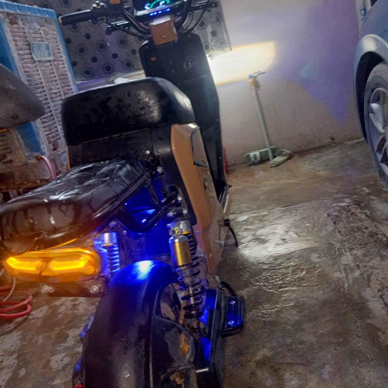 السلام عليكم درجة شحن R9 موديل 2026 للبيع مواصفاته تعرفونه بلوثوث بي وبصمة تشيغل  وبيها بك  والسرعه تقره 109 وحقيقي 70 مشتري قبل ٣ اشهر جديدة بعده بطارية  5 دبل ليثيوم السعر ٥٠٠ بي مجال 
***********
