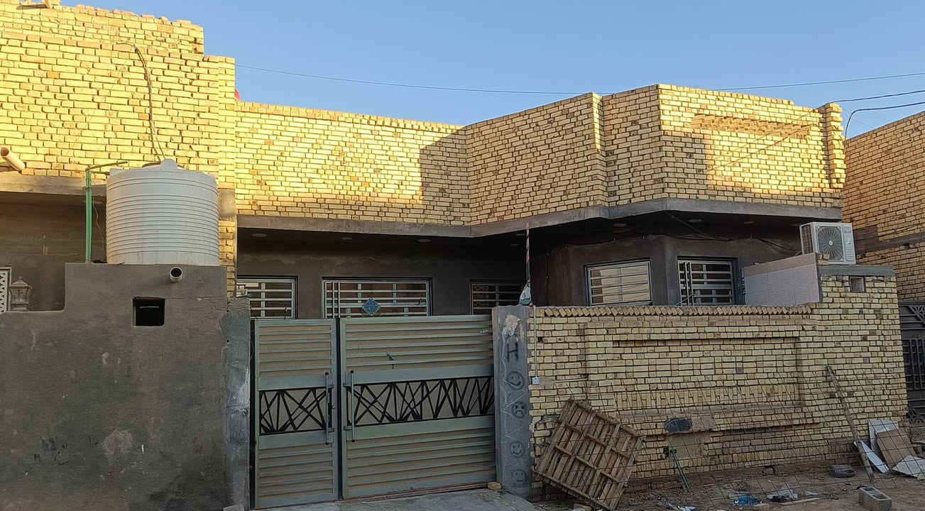 السلام عليكم

بيت 200 م طابق ونص جاهز بناء حديث العنوان حي الكرامه نهايت شارع العياده قررب المدارس الصينيه 

للاستفسار اكثر ‏‪***********‬‏ ?
