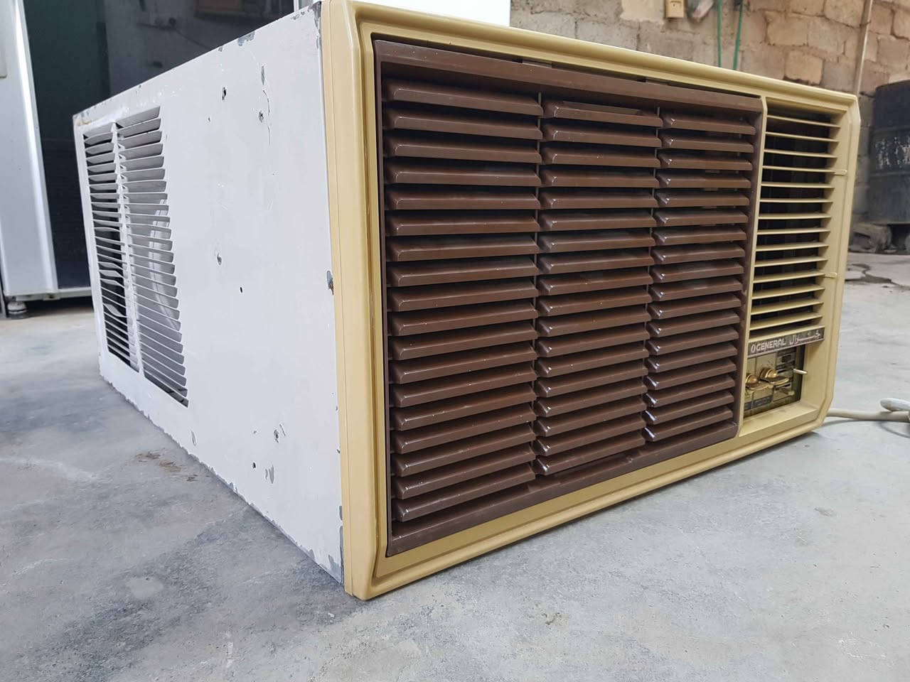 مكيف جنرال ياباني الحجم طنين ٢٤ .
استيراد الاسواق المركزيه .قطعه تحفه بلادي ع وضع الشركه . تبريده ثلج معروف الجنرال ميحتاج الوصف ..
مكاني بغداد ..
للمهتم المراسله خاص . بغداد, العراق


**إذا كنت صاحب هذا الإعلان وتريد حذفه لأي سبب، رجاءا أرسل رسالة إلى الدعم الفني**