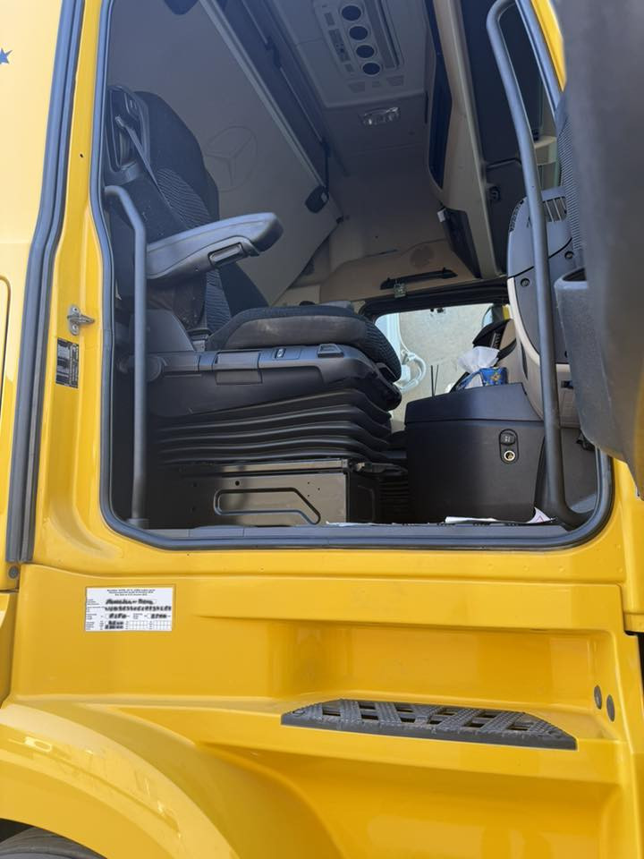 سلام عليكم اكتروز موديل 2017جوبلس امامي عربانه اكرونه موديل 2015مربوطة وراها سياره جاهزه للعمل ترقيم جديد سياره بسمي مواسفات سياره 
كامره 
حساس
دبل منامية
ثلاجه داخليه
هورنات سقف
هاف ٣طكات
سبلت خزن
كشن سايق سكن هوة
مكان سياره كركوك 
للستفسار اكثر اتصل على رقم 
***********
