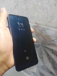 سامسونك A50 للبيع مابي عيب فقط الفطر بالشاشه ما مئثر ذاكرة 128 سعره 80...