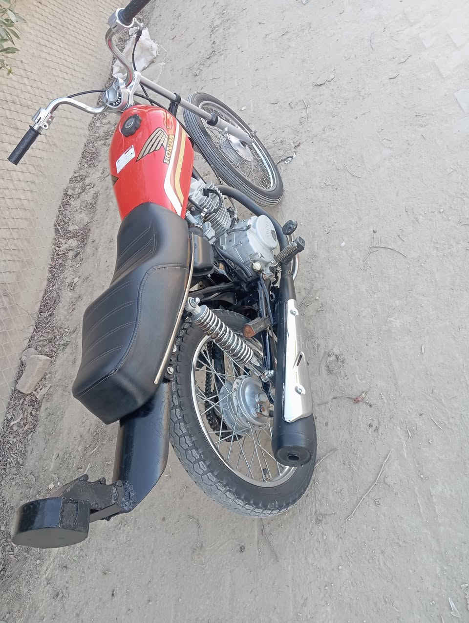 للهم صلي على محمد وال محمد ❤️ 
سلام عليكم دراجه للبيع نامه شلامجه موديل 21 كلك مكينه شاصي كفاله الدراجه كلش حلو وخير من الله مكفوله من نضوح وتبخير الدراجه احله من الصور سعرها 425 وبيها مجال مكاني ديوانيه قضاء الحمزة الشرقي رقمي ***********
