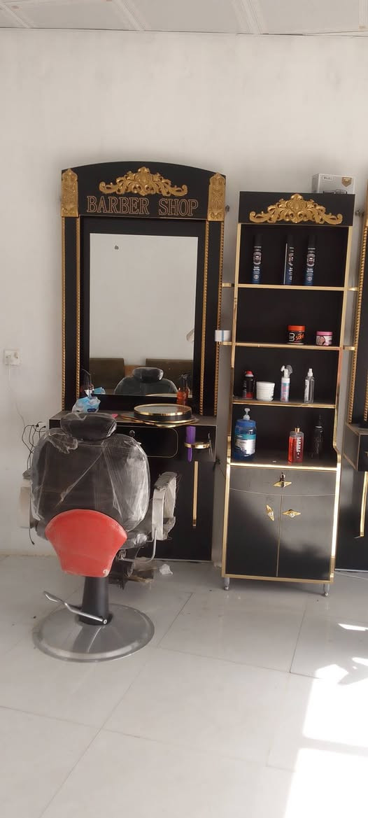 سلام عليكم اخوان عندي غراض حلاقة نضيفات كلش للاستفسار ***********واتساب موجود
