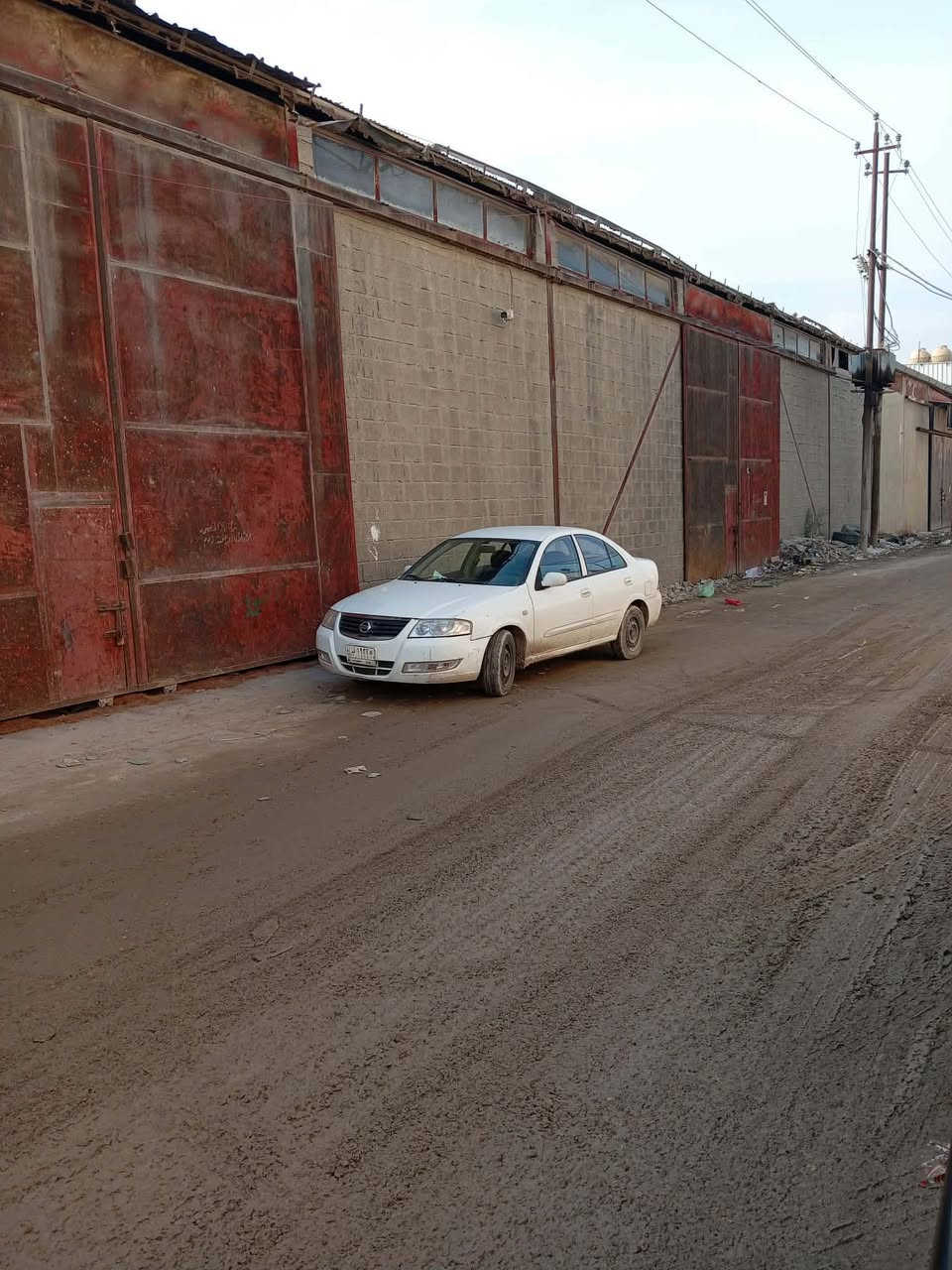 السلام عليكم
جملون للايجار المساحة ١٠٠٠م 
الوجه ٤٠ يحتوي على بابين والنزال ٢٥ 
الموقع 
عويريج الصناعيه قرب جسر علي سعدي النداوي 
للاستفسار 
***********
***********
