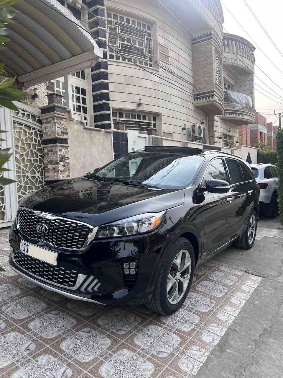 السلام عليكم سورنتوا 2016 sx v6
وارد امريكي 6 سلندر حادث بسيط السياره ليبل واحد عدا الجاملغ السائق امبدل ومصبوغ السياره مكفوله من الشاصي ولغد والمحرك والكير صور الحادث والسونار بالمنشور
مواصفات السياره فول للاخير  ميحتاج احجي بالمواصفات sx بيه بارد بالجاملغ الخلفي السياره جديده جدا سعر  193 ورقه وبيه مجال حق الجيه السياره رقم بغداد باسمي تحويل ثاني يوم مكان السياره حي العدل 
الشراي يتصل ***********
