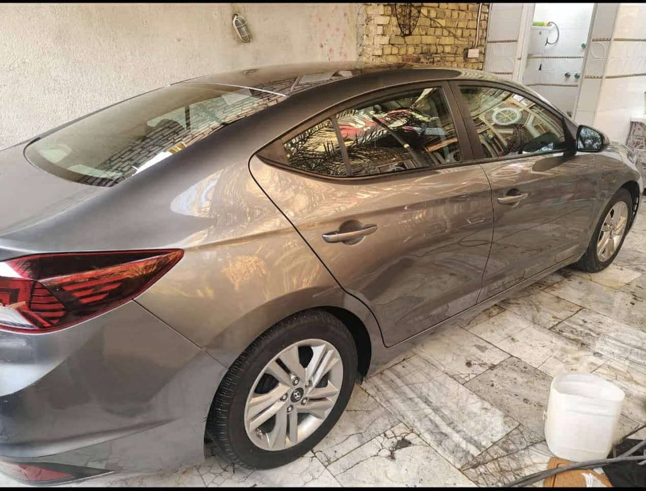 س ع النترا 2019 امريكي السيارة جاهزة من كلشي حادثها بس بنيد وصور الحادث موجودة كير ومكينه كفاله تخم تاير جديد حداديه جديد عدسات زرع جديده السيارة باسمي مكاني العمارة رايدها ب133 بيها مجال بسيط 
للتواصل *********** عمارة, ميسان
