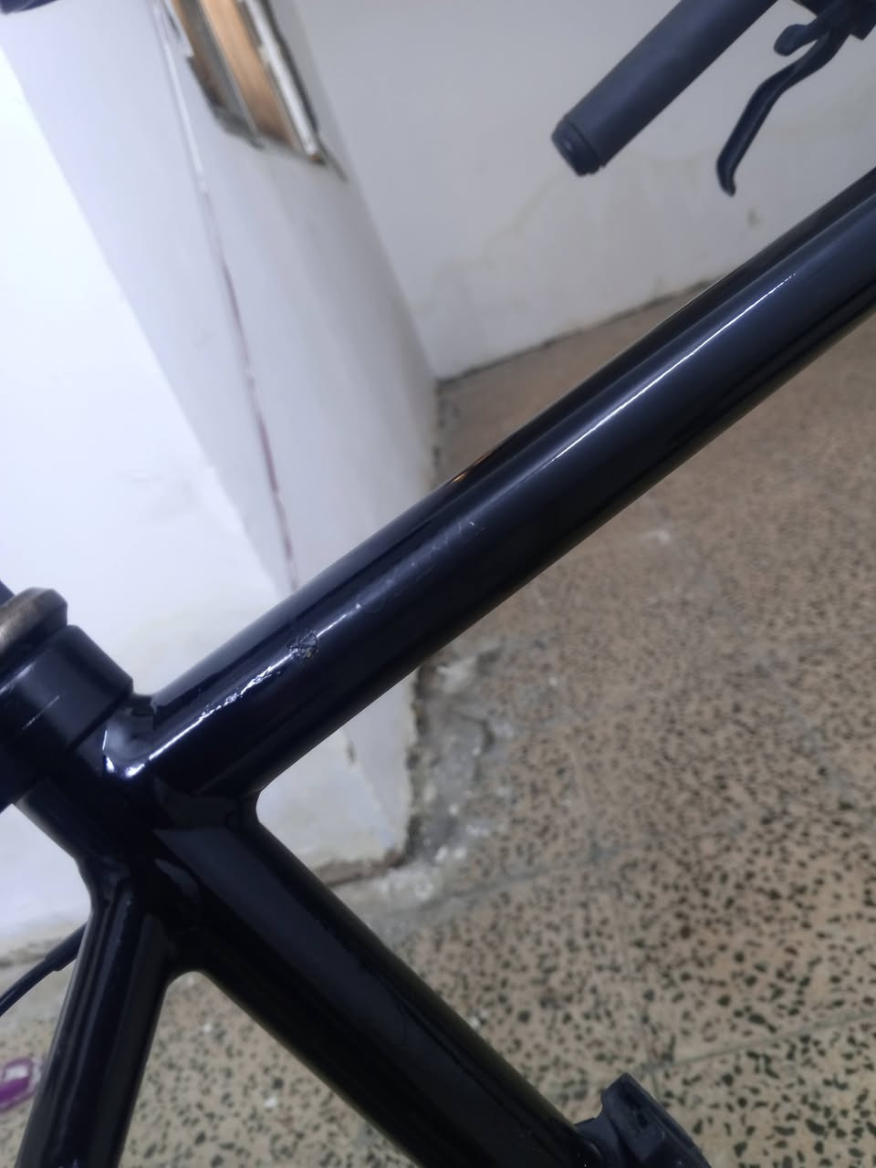 بايسكل  C700رياضي مختم من كل مكان وكلة شغال وكامل اخذتة قبل سبوع تقريبا من ولد هم عل فيس لونة ابيض طافي ولولد صابغة اسود حراري ممبين حتة مصبوغ كلش حلو وبي كيورة سرعة شغالة  اخذتة لخوية نجح ويريد بلي ف دابيعة مكاني بغداد الدورة 
رقمي ***********
