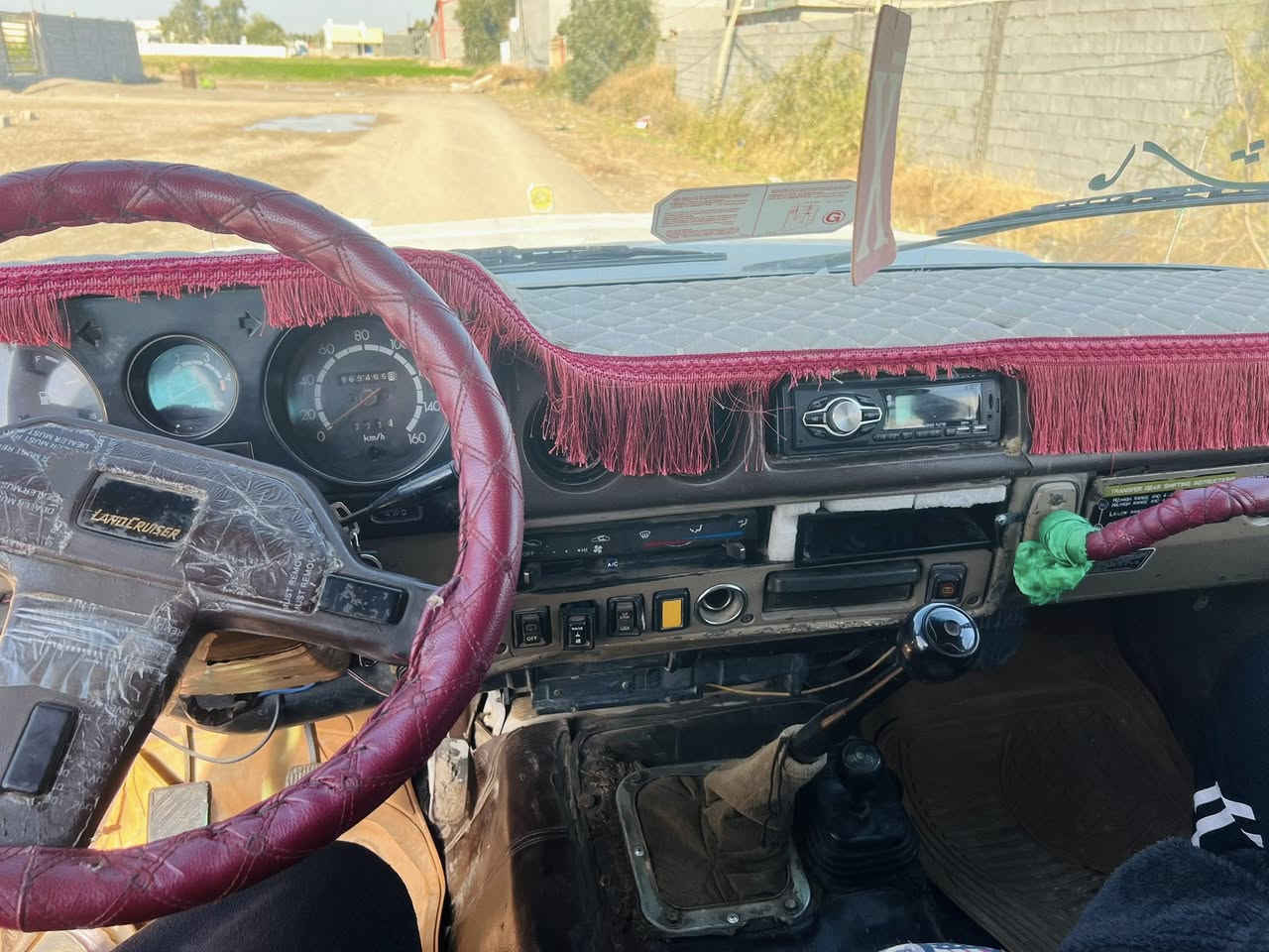 سلام عليكم لاندكرزو موديل 83السياره معمره جديد عله ايدي اي نقص ما بيها ومنضومه غاز شغاله العنوان بغداد بسمايه السعر 52بيها مجال للشراي ***********
