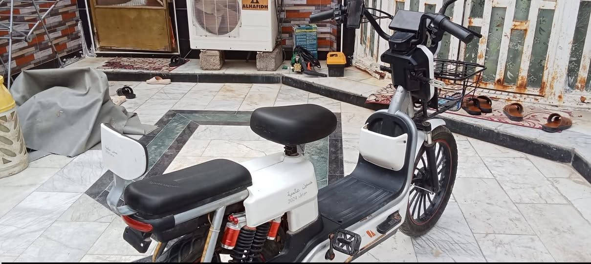 بايسكل كهربائي شحن للبيع
موديل حسين عالمية 2024 
السعر 500 الف وبيها مجال 
5 بطارريات 
شاحنتها       110v-220v           50-60Hz 
الحجم كبير ثابت لأن هذا النوع ما بي احجام بس حجم واحد 
للتواصل : *********** ملاحضه البايسكل ما يشتغل واحده من البطاريات واكفه يرادله بطاريه جديده
