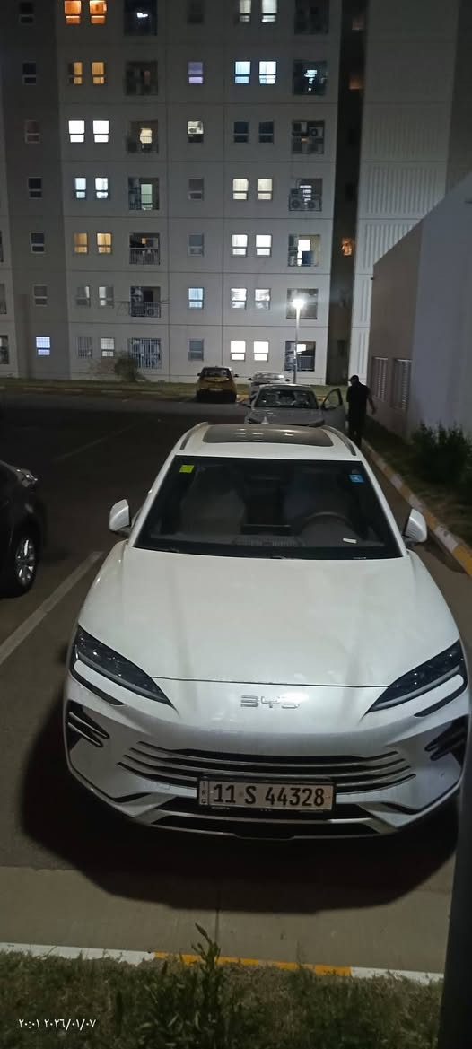 سونك بلاص للبيع....
مرقمة بغداد باسمي تحويل مباشر  لون ابيض زيرو بعدها ممغسولة  رحت بيها للمرور رقمتها وطبكتها 
13 كامرة حساسات بانوراما كرسي السائق كهربائي مكان السيارة بسماية 
***********
