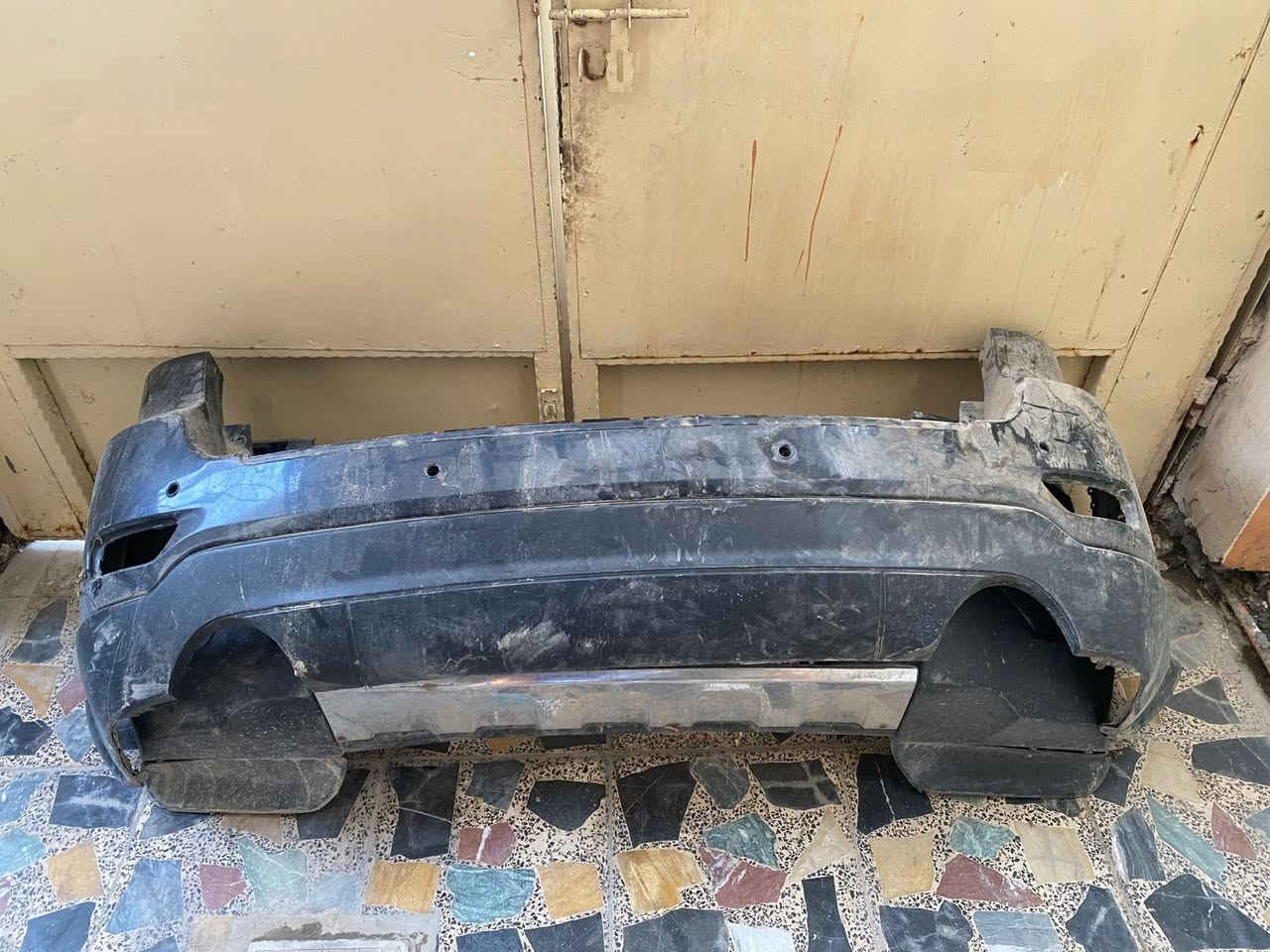 تحيه طيبه  شباب عندي غراض جيب لاريدو بنيد ودعاميه ومازدات ونيكلات  بجم كامل كله اصلي للبيع 
***********
