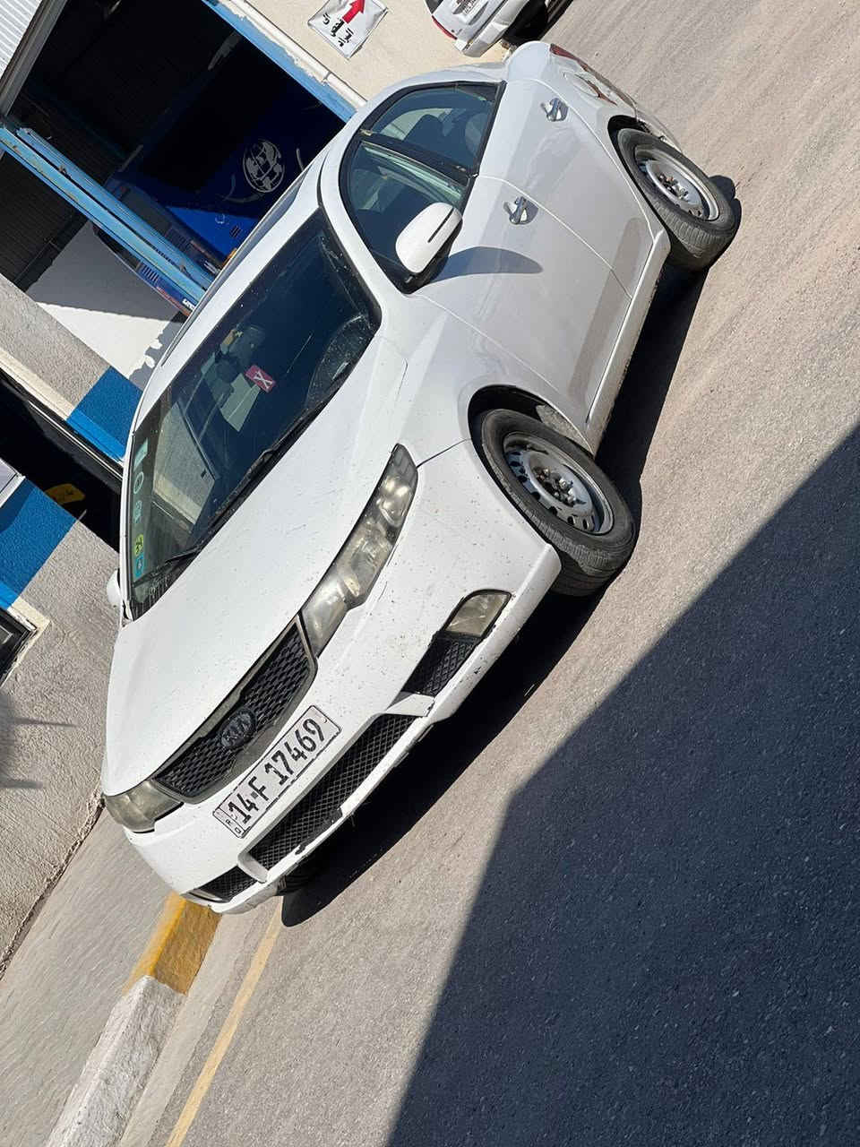 السلام عليكم سيراتو خليجي مديل 12 فول مواصفات فتحه وبصمه وتحكم ستيرن وشفتات جاهزه من كل النواحي مكينه كير تبريد كله جاهزه  ربع ما تصرف عليه بيه دحجه بالمدكر الخلفي راجع بارد وباقي على وضعه بيه صبغ كم قطعه ابيع صبغ حزام مكفوله من الضربه القويه راعيه موجود تحويل ثاني يوم مكاني بصره ابو الخصيب 
*********** ابو الخصيب, البصرة
