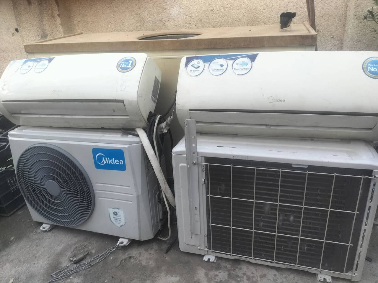 سبلت 1 طن عدد 2 ميديا شغالات ونظيفات 
سعر الواحد 175 الف
***********
