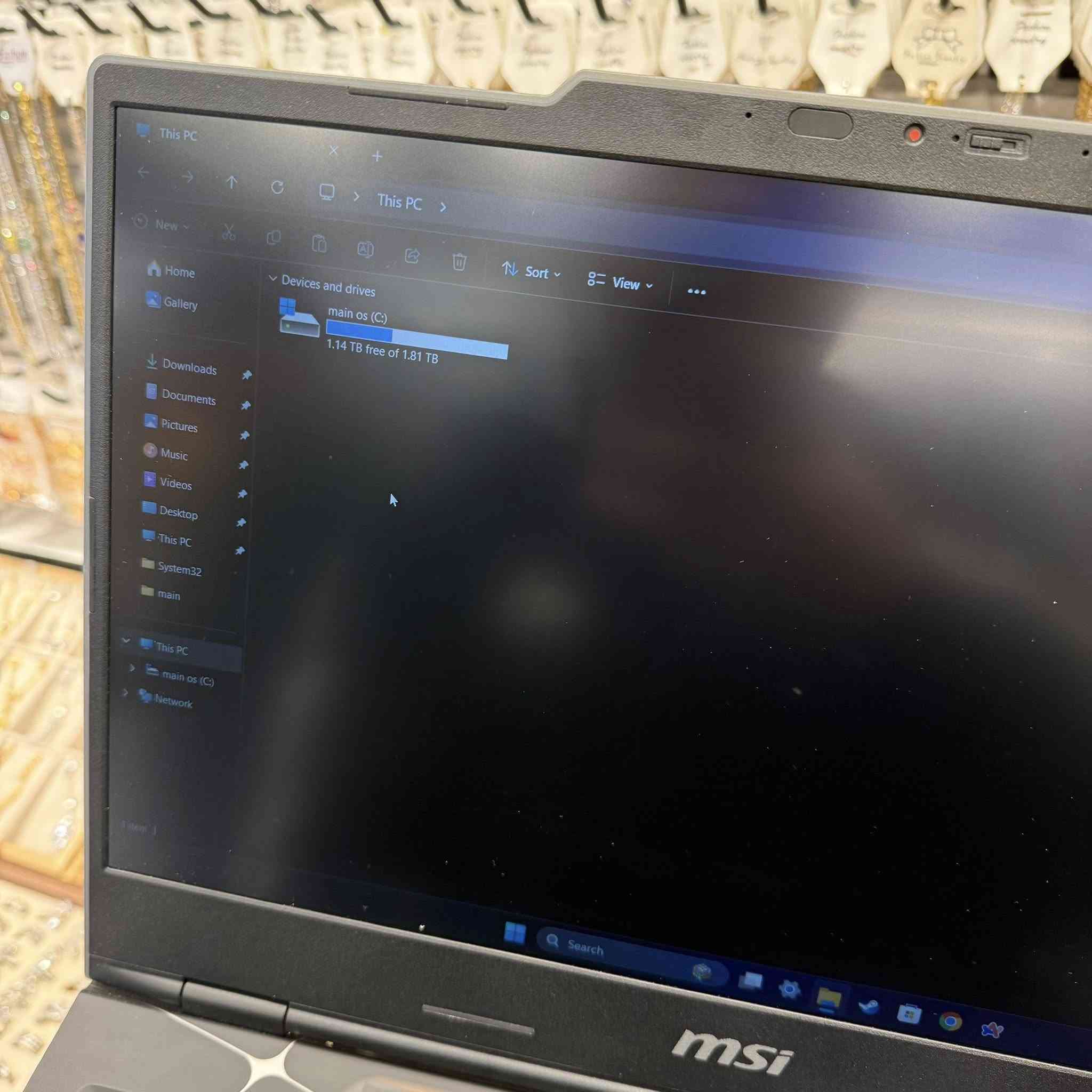 MSI Cyborg 15 لابتوب للبيع
للبيع لابتوب MSI Cyborg 15 نظيف اخو الجديد اشتريته بشهر ال 11 استخدام كلش بسيط لان ماعندي وكت
لابتوب كلش قوي و هاي مواصفاته كدامكم
مع كامل ملحقاته الاصلية و مع هديه جوستك من كيم سير الاصلية و ماوس كيمنك
المواصفات:
• المعالج: Intel Core i7-240H (16 نواة)
• كرت الشاشة: NVIDIA GeForce RTX 5050 – 8GB DDR7
• الرام: 16GB DDR5
• التخزين: SSD NVMe سعة 2TB
• الشاشة: 15.6 إنچ FHD – 144Hz
• النظام: Windows 11 Pro – 64bit
📌 ملاحظة
التخزين مغيَّر إلى 2 تيرا SSD NVMe (الأصلي كان 512GB) لسرعة أعلى ومساحة أكبر.
✅ الجهاز سريع جداً
✅ استخدام نظيف وما بيه أي مشاكل
🧼 جاهز للفحص
📍 المكان: بغداد البياع
💰 السعر: مليون و 500
📞 التواصل خاص او واتس ***********
