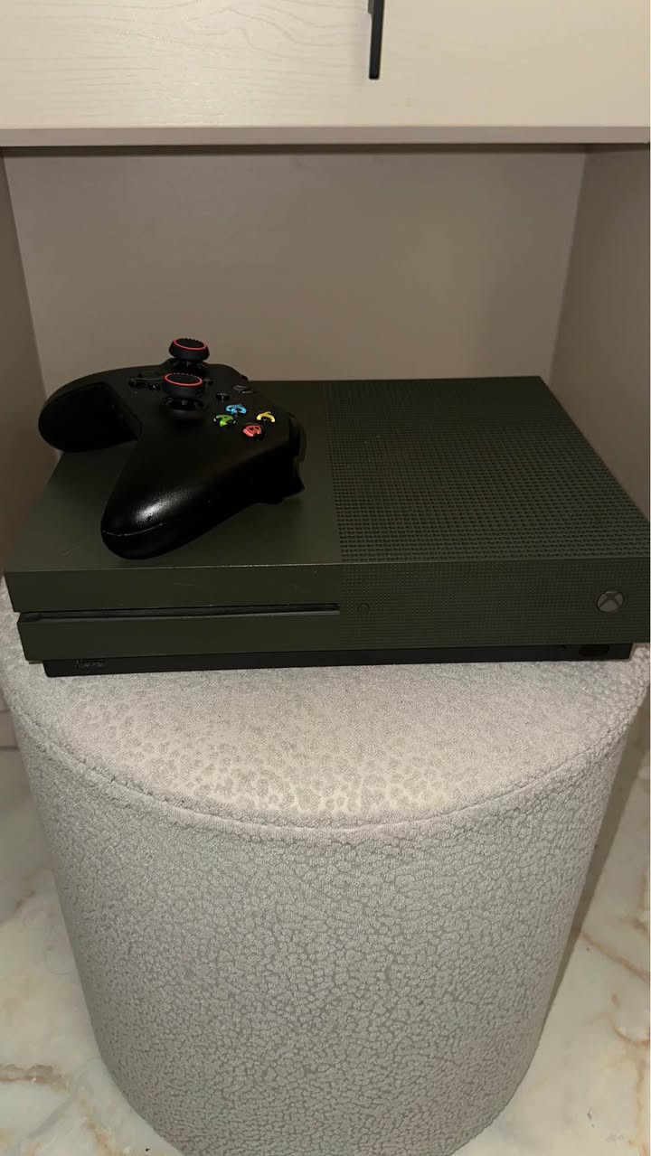 اكسبوكس ون اس باندل نسخة خاصة باتلفيلد
ذاكرة 1 تيرا بايت لوك ستيكر ممفتوح ولا ملعوب بي 
جوستك مال ون اكس الجهاز نظيف كلش 
الصور تشوفك الجهاز شلون نظيف 
السعر بي مجال حك الجية لان ماعندي توصيل بغداد, العراق


**إذا كنت صاحب هذا الإعلان وتريد حذفه لأي سبب، رجاءا أرسل رسالة إلى الدعم الفني**