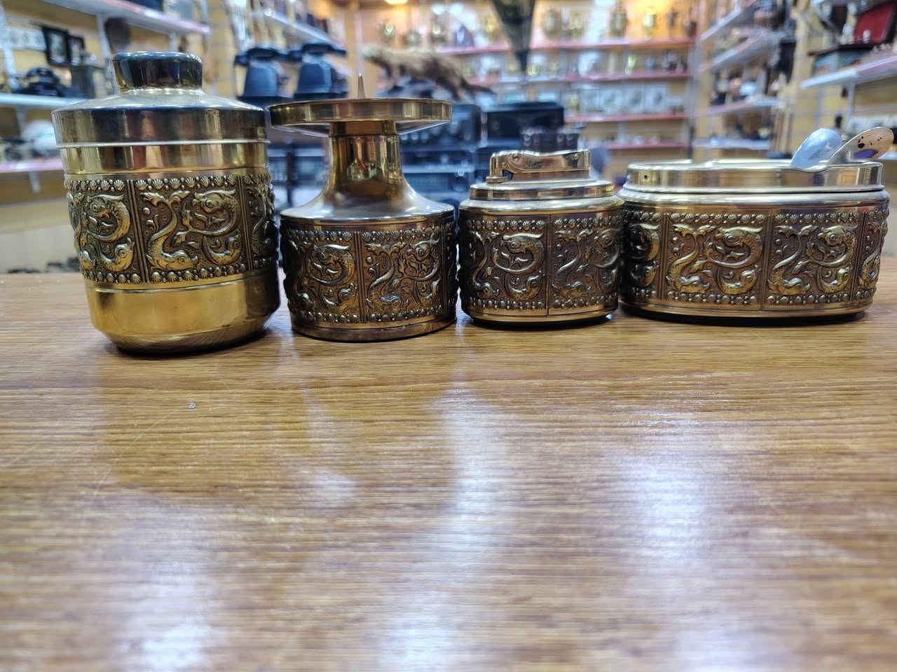 طاقم نحاس منقوش الأرتفاع واتساب *********** العنوان ديالى خانقين يوجد توصيل
