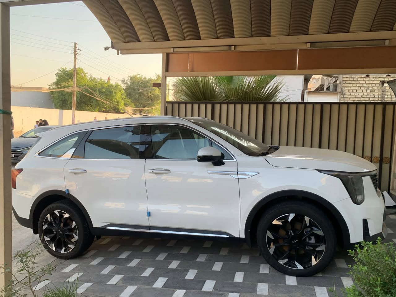 🚘 كيا سورينتو 2024 بنرامه داتشو 
KIA SOREN2024 🚘

📃 اليكم المواصفات👇🏻

🚘 خليجي  
🚘 موديل2024
🚘 حجم المحرك V6 3.5L 
🚘 مرتبط بناقل حركة أوتو 8 نمر
🚘 يبلغ عزم الدوران 331 نيوتن / متر 
🚘 بقوة 268 حصان 
🚘 داتا شو 
🚘 رادار
🚘 مفتاح التشغيل بصمة 
🚘 تشغيل عن بعد 
🚘 فتح الصندوق كهرباء 
🚘 دفع ثنائي FWD
🚘 اريل نفكيتر 
🚘 حساسات أمامية 
🚘 حساسات خلفية 
🚘 لايت زينون + LED 
🚘 كشافات 
🚘 بك لايت LED 
🚘 دخول بصمة ذكي 
🚘 حجم الاطار 255/45R20 
🚘 اشارة في المرايا الجانبية 
🚘 المرايا قابلة للطي كهرباء 
🚘 ماسحة خلفية 
🚘عدد AIR BAG 2
🚘 كير ماوس 
🚘 هاند بريك كهرباء 
🚘 ا ABS 
🚘 دشبول شاشة ديجيتال 
🚘 شاشة Apple Car play 
🚘 كاميرا دوارة
🚘 الانارة الداخلية LED 
🚘 مقود جلد حياكة  
🚘 شفتات مقود 
🚘 مثبت السرعة Cruise 
🚘 المودات والاوامر الصوتية 
Bluetooth 🚘
🚘 شاحن هاتف Wireless 
🚘 مخرج منفذ الطاقة 
🚘 فحص نظام السيارة 
🚘 انارة داخلية LED محيطية 
🚘 تتسع المقصورة ل 7 ركاب
🚘 المقاعد مخمل لون أبيض 
🚘حركة المقاعد الأمامية كهرباء 
🚘 مثبت مقعد الطفل ISOFIX 
🚘 تبريد شاشة لمس مناخين منفصلين 
🚘 3 قطع تبريد 
🚘 أوضاع القيادة Drive Mode 
🚘 أوتو هولد Auto Hold 
🚘 نظام مانع الانزلاق 
🚘 نظام نزول المنحدرات 
🚘 بردات أبواب خلفية 
🚘 تطعيم الدواخل ألمنيوم 

📐 أبعاد ومقاسات السيارة📐
📏 الطول   478  cm     
📏 العرض  189  cm
📏 الارتفاع  167  cm

السعر 320 مجال بصيط

للاستفسار ع الرقم ***********
