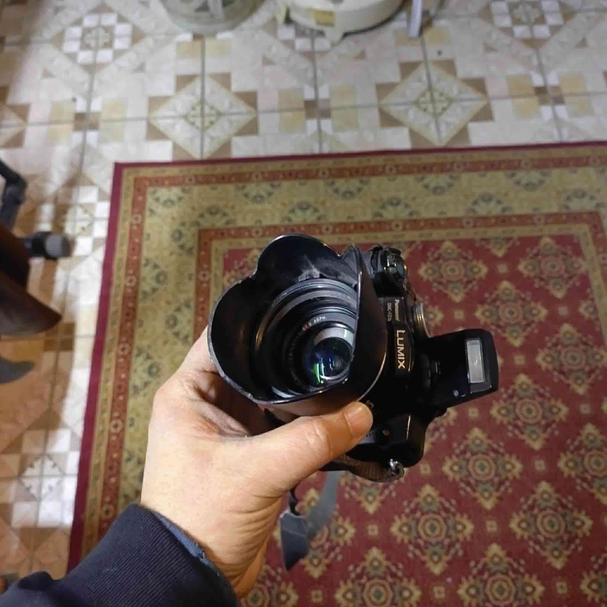 للبيع 
للبيع
الدقة: 8.1 ميغابكسل
العدسة: زوم بصري قوي 18×
البعد البؤري: تقريباً 28 – 504 مم
التقريب الرقمي: حتى 4×
تثبيت الصورة: نظام تثبيت بصري MEGA O.I.S
الشاشة: شاشة LCD بحجم 2.5 إنش
الفيديو: تصوير فيديو بدقة حتى 848×480
بطاقة الذاكرة: SD / SDHC
البطارية: بطارية ليثيوم قابلة للشحن
التحكم: أوضاع تصوير يدوية واحترافية (Manual / Aperture / Shutter)
مكاني بغداد 
السعر ١٥٠
***********
