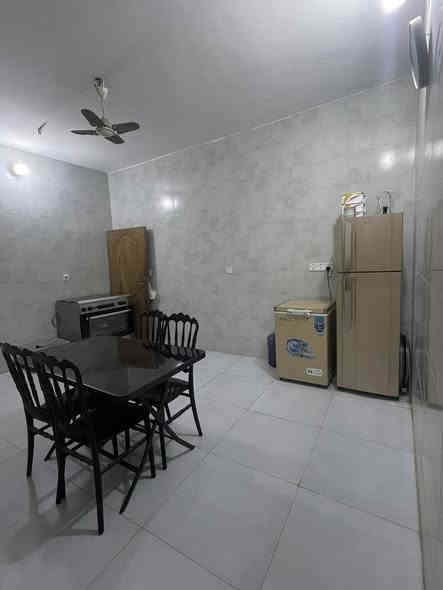 السلام عليكم 
⸻

📣 للـبـيــع – دار جاهز للسكن

السلام عليكم…
معروض للبيع دار ممتاز بمنطقة الشعب – الديوان/ شارع المدارس – قُرب جامع الرحمن، موقع حيوي وقريب من كل الخدمات.

🔹 تفاصيل العقار:
 • المساحة: 75 متر
 • الواجهة: 5 متر
 • النزال: 15 متر
 • طابقين بناء مرتب
 • يحتوي على:
• 3 غرف نوم
• صالة واسعة
• استقبال مرتب
• 3 صحيات
.

للاستفسار والتواصل:
📞 أبو مريم – ***********
