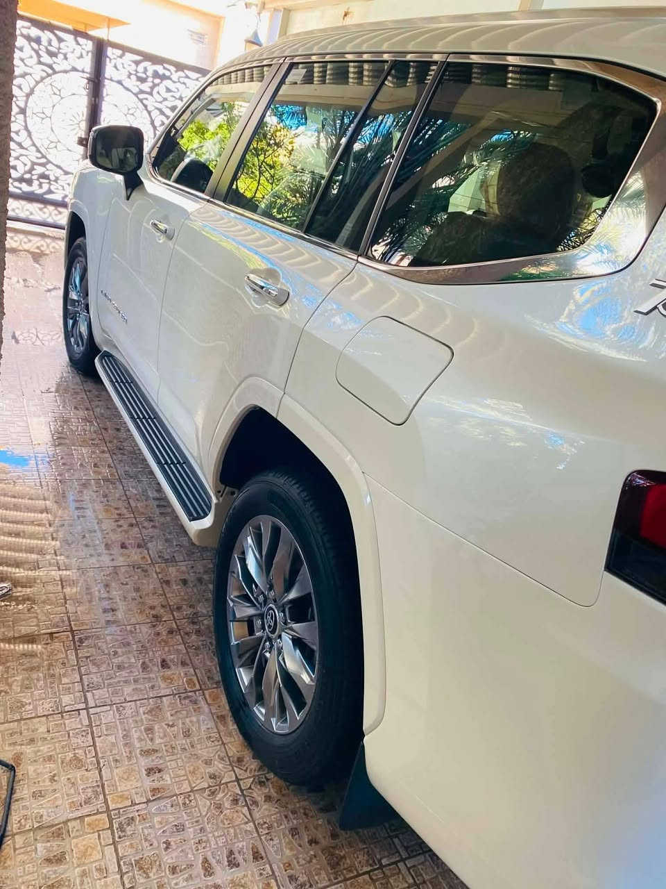 👑 مفخرة الأرض 👑
لاندكروز 2022 VX ساز ام الضمان 
ماشية 13 الف 
كفالة عامة 
محرك 4000 تنفس طبيعي 
رقم اربيل مميز بأسمي 
مغلفة PPF بشركة ساز
مواصفات VX معروفة 
السعر : 70
للتواصل : ***********
العنوان : بغداد / الطارمية
